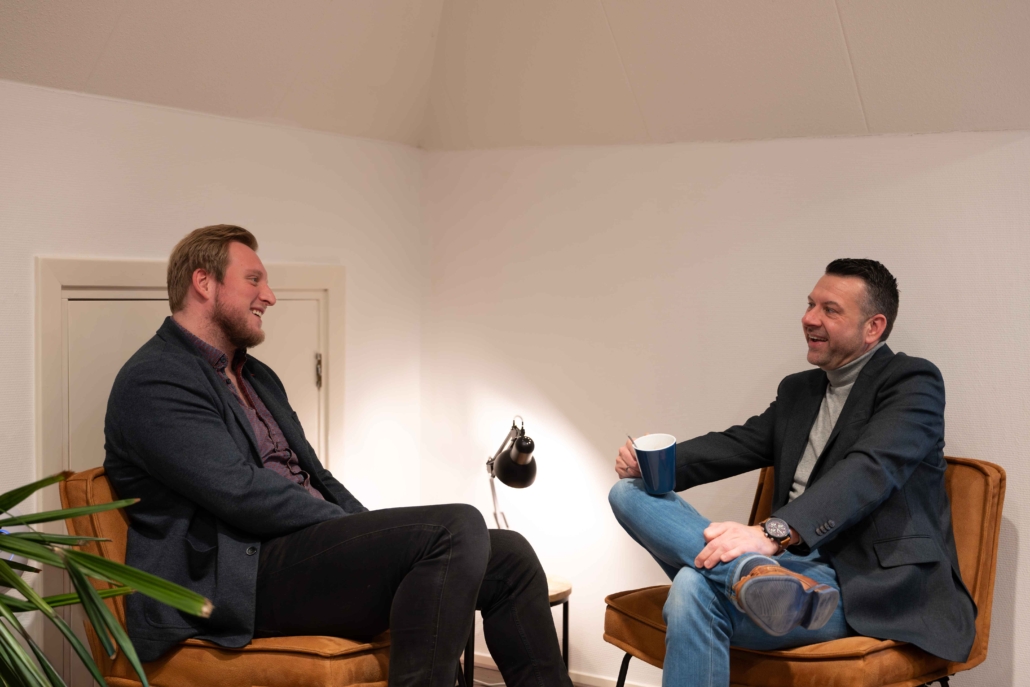 Scrum Master in gesprek over van code naar productie en agile werken in complexe overheid organisatie DUO